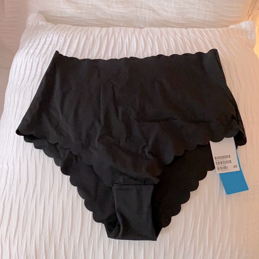 NWT H&M high waisted scalloped bikini bottom